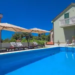 Dandy With Pool 2 Bedrooms Jezera