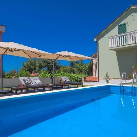Dandy With Pool 2 Bedrooms Jezera