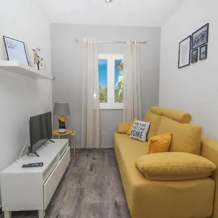 Apartment Dandy With Pool 2 Bedrooms Jezera
