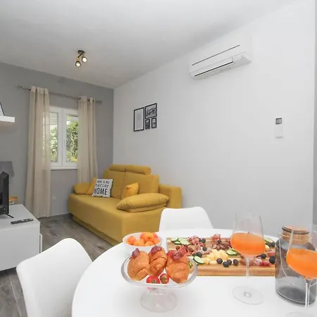 Dandy With Pool 2 Bedrooms Apartment Jezera