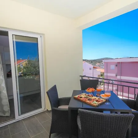 Dandy With Pool 2 Bedrooms Apartment Jezera