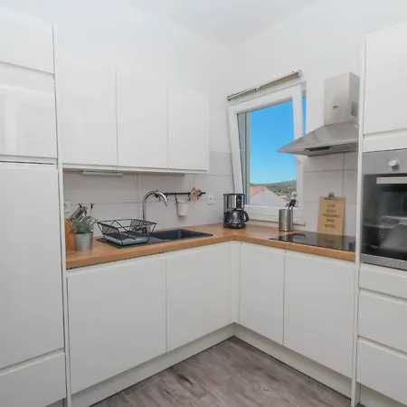 Dandy With Pool 2 Bedrooms Jezera