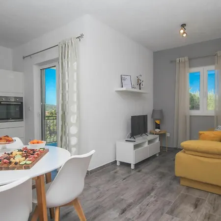 Dandy With Pool 2 Bedrooms Jezera