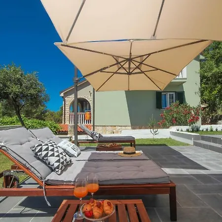 Apartment Dandy With Pool 2 Bedrooms Jezera