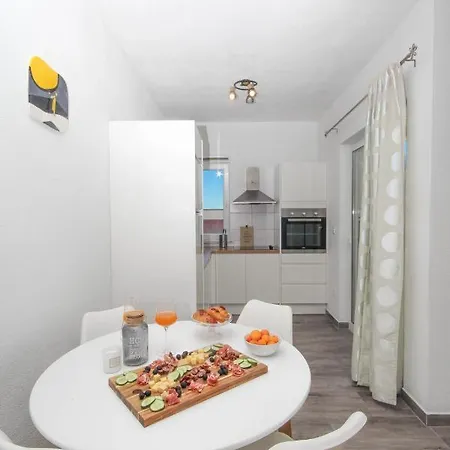 Dandy With Pool 2 Bedrooms * Jezera