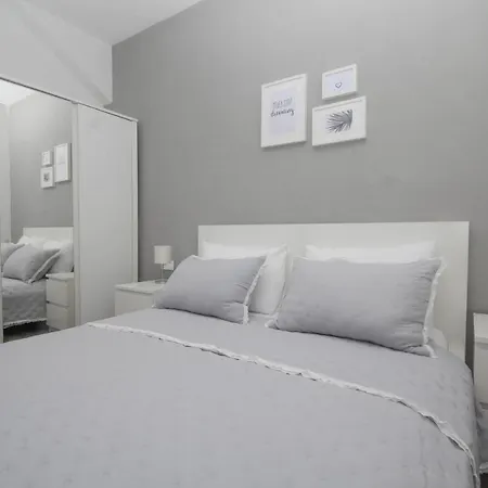 Dandy With Pool 2 Bedrooms * Jezera
