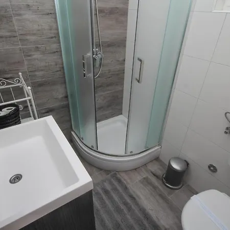 Apartment Dandy With Pool 2 Bedrooms *
