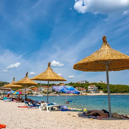 Dandy With Pool 2 Bedrooms *