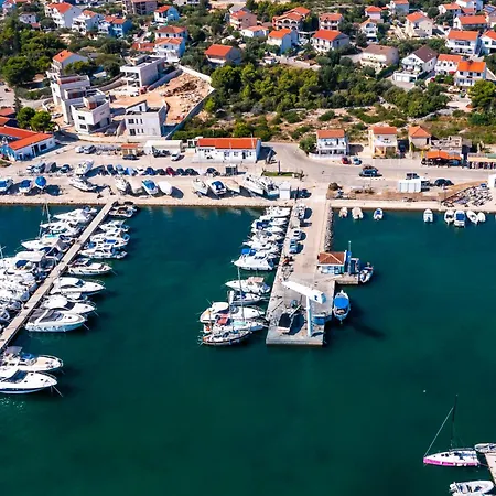 Dandy With Pool 2 Bedrooms * Jezera