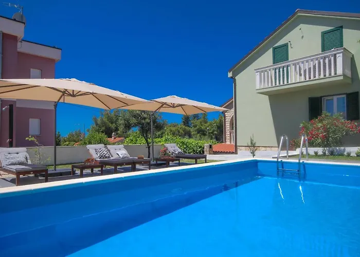 Dandy With Pool 2 Bedrooms 제제라