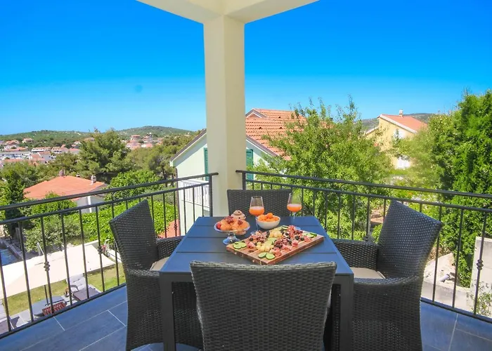 Dandy With Pool 2 Bedrooms