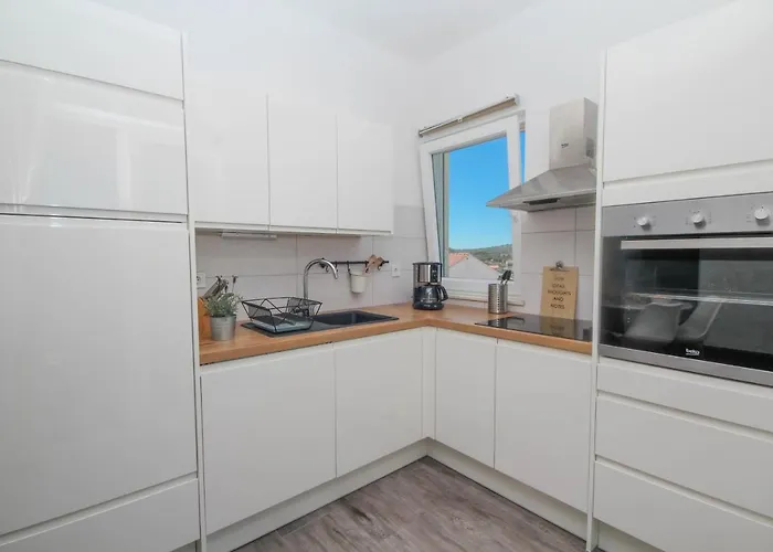 Dandy With Pool 2 Bedrooms Jezera