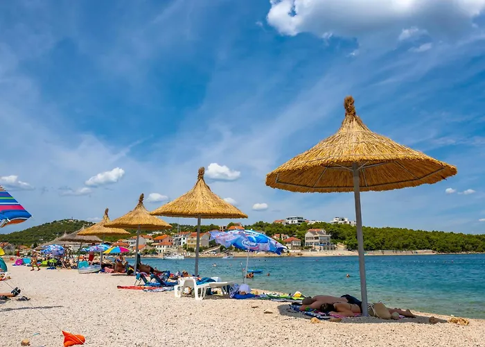 Dandy With Pool 2 Bedrooms *