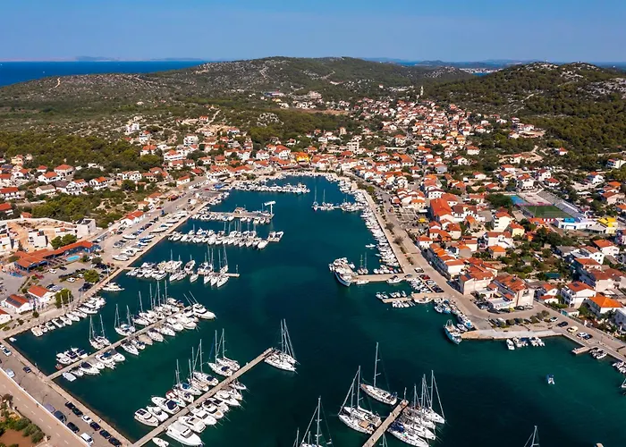 Dandy With Pool 2 Bedrooms *